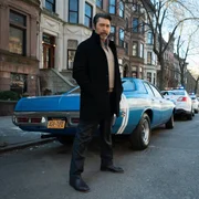 Gil Arroyo (Lou Diamond Phillips)