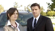 (v.l.n.r.) Dr. Brennan (Emily Deschanel); Booth (David Boreanaz)