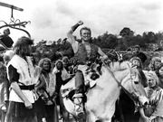 Einar (Kirk Douglas), der Sohn K&ouml;nig Ragnars, ist beim Volk der Wikinger beliebt.