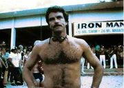 Als eine junge Frau spurlos verschwindet, wird Thomas Magnum (Tom Selleck, Bild) von deren Bruder engagiert, um nach ihr zu suchen.