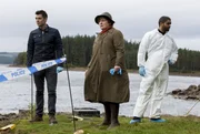 (v.l.n.r.) Aiden Healy (Kenny Doughty); Vera Stanhope (Brenda Blethyn); Dr. Marcus Summer (Kingsley Ben Adir)