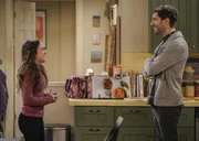 Maddie (Izzy G, l.); Drew Dunbar (Thomas Middleditch, r.)