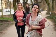 Romy Heiland (Lisa Martinek, l.) und Ada Holl&auml;nder (Anna Fischer, r.) beim Joggen.