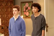 Chip (Thomas Barbusca, l.) und sein Freund Eduardo (Faly Rakotohavana, r.) hoffen auf coole Gesellschaft ...