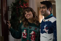 Nicole (Natalie Morales, l.); Stu (Kumail Nanjiani, r.)