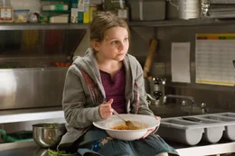 Ihre Mutter ist bei einem Autounfall ums Leben gekommen. Jetzt w&auml;chst die kleine Zoe (Abigail Breslin) bei ihrer Tante Kate auf, die jedoch absolut keine Ahnung hat, wie sie mit dem M&auml;dchen umgehen soll ...