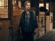 Tommy (Jonas Karlsson) hat jahrelang Stallm&auml;dchen und seine Familie psychisch und physisch missbraucht.