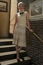 Die Angst davor, ihren George zu verlieren, treibt Lemon (Jaime King) dazu, sich mit aller Kraft mit Zoe anzufreunden ...