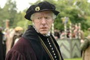 Hofft, dass seine Tochter, die Königin von England, Henry endlich einen Sohn schenken wird: Sir Thomas Boleyn (Nick Dunning) ... Hofft, dass seine Tochter, die Königin von England, Henry endlich einen Sohn schenken wird: Sir Thomas Boleyn (Nick Dunning) ...
