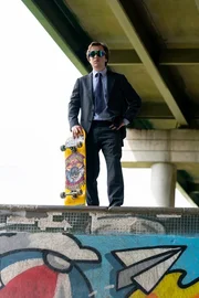 Skyler Gisondo als Gideon Gemstone