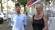 Beate und ihr Sohn Pascal haben einen Termin im Jobcenter Beate und ihr Sohn Pascal haben einen Termin im Jobcenter