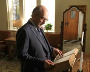 Dr. Aaron Glassman (Richard Schiff)