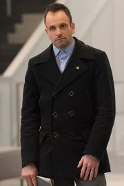 Versucht, den Mord an einem ber&uuml;hmten Krebsforscher aufzukl&auml;ren: Sherlock Holmes (Jonny Lee Miller).