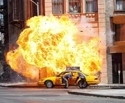 Das Hauptquartier einer m&auml;chtigen New Yorker Stra&szlig;engang namens 'El Puno' wird bei einer Explosion vollkommen zerst&ouml;rt. Geht der Stra&szlig;enkrieg jetzt richtig los?