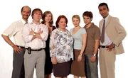 (v.l.n.r.) Bernd Stromberg (Christoph Maria Herbst) und seine Angestellten: Berthold "Ernie" Heisterkamp (Bjarne Ingmar M&auml;del), Tatjana "Tuberkel" Berkel (Tatjana Alexander), Erika Burstedt (Martina Eitner-Acheampong), Tanja Sifert (Diana Staehly), Ulf Steinke (Oliver K. Wnuk) und Sinan Turculu (Sinan Akkus)
