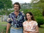 Magnum (Tom Selleck) hat herausgefunden, dass es sich bei Amy (Andrea Marcovicci) nicht um die Enkeltochter von Agatha handelt, sondern um eine Betr&uuml;gerin.