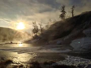 Die Dokumentation zeigt eine Milliarde Jahre Erdgeschichte und erkl&auml;rt, wie atemberaubende Landschaften entstanden sind und auch heute noch entstehen. (Hier im Yellowstone-Nationalpark)