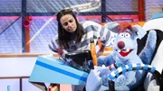 Woozle (re.) m&ouml;chte am gro&szlig;en Preis von Woozlingen teilnehmen und daf&uuml;r ein umweltfreundliches Rennauto erfinden. Doch das ist gar nicht so einfach, denn Woozles Ideen sind wie immer: komplett verr&uuml;ckt. Zum Gl&uuml;ck h&auml;lt Maria (li.) ein paar gute Ideen bereit.