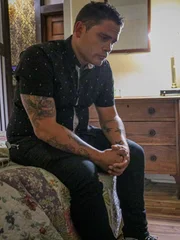 Medium und Intuitiver Jeff Richards erforscht das Spukhotel in Alaska