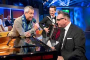 Hausmusik: G&ouml;tz Alsmann (r) mit den G&auml;sten Thomas Hermanns (l) und Florian Silbereisen.