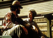 Johnny (Mitch Vogel, r.) freut sich, dass Mr. Edwards (Victor French, l.) ihn mit nach Mankato nimmt. Johnny (Mitch Vogel, r.) freut sich, dass Mr. Edwards (Victor French, l.) ihn mit nach Mankato nimmt.