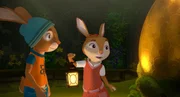 Max und Emmi wollen das goldene Ei vor den F&uuml;chsen retten.