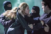 Tris (Shailene Woodley, 2.v.l.)