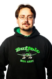 Die abenteuerlustige Crew der "Buffalo Airlines" trotzen bei ihrer Arbeit eisigen Temperaturen und Unwettern, um Menschen und Frachten &uuml;ber die Arktis zu fliegen: Adam Smith ...