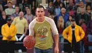 Dugan Scott (Jay Jablonski), Zuschauer eines Basketballspiels, erh&auml;lt die M&ouml;glichkeit, mit einem Korbwurf eine Million Dollar zu gewinnen. Dugan trifft - und bricht tot auf dem Spielfeld zusammen.