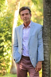 Jason Hughes (Elliot Taylor).