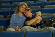Danny (Michael J. Fox, r.) ist so versessen darauf, das Erbe seines Onkels Joe einzusacken, dass er daf&uuml;r immer skrupelloser wird und sogar seine Beziehung zu der Schauspielerin Robin (Nancy Travis, l.) riskiert ...