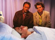 Uschi (Barbara Freier) und Wolfgang K&ouml;nig (Horst Wennemann) machen sich schwere Vorw&uuml;rfe, dass es soweit mit ihrer Tochter Sonja (Katharina Wackernagel) kommen konnte.