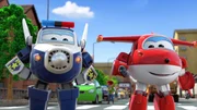 Die Super Wings Paul (li.) und Jett (re.) kommen dem M&auml;dchen Xiyuan zur Hilfe, damit dessen Familie zum chinesischen Neujahrsfest zusammen sein kann.