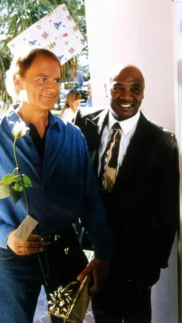 Bill Skims (Terence Hill), Mike (Marvin Hagler, r.)