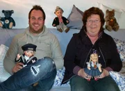 Die humorvolle Fr&uuml;hrentnerin Lore Apenberg aus Hamburg, hat sich gro&szlig;es vorgenommen: Sie will sich von ihrer umfangreichen Puppen-und Teddy-Sammlung trennen.