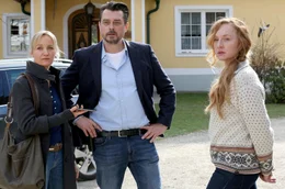 (v.li.): Eva Merz (Eva Herzig), Sascha Bergmann (Hary Prinz), Lotte (Brigitte Hobmeier)