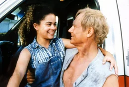 Bill Skims (Terence Hill), Lily (Jennifer Martinez)  +++ Die Verwendung des sendungsbezogenen Materials ist nur mit dem Hinweis und Verlinkung auf RTL+ gestattet. +++