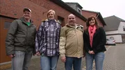 Alfreds Frau Eva versucht schon gar nicht mehr, ihn am Sammeln zu hindern. Tochter Ivonne wagt schließlich den Widerstand und holt Antoine Richard. Der Trödelprofi merkt schnell wie widerspenstig Alfred ist, wenn es um seine Schätze geht. Alfreds Frau Eva versucht schon gar nicht mehr, ihn am Sammeln zu hindern. Tochter Ivonne wagt schließlich den Widerstand und holt Antoine Richard. Der Trödelprofi merkt schnell wie widerspenstig Alfred ist, wenn es um seine Schätze geht.