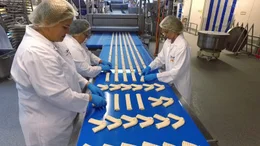 Tausende Teigrohline f&uuml;r Brote und Geb&auml;ck laufen in dieser Produktionsst&auml;tte t&auml;glich &uuml;ber das Flie&szlig;band. S&auml;mtliche Backwaren, die die Fabrik verlassen, m&uuml;ssen den gleichen Geschmack haben und von einheitlicher Qualit&auml;t sein.