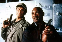 Bill Skims (Terence Hill), Mike (Marvin Hagler, r.)  +++ Die Verwendung des sendungsbezogenen Materials ist nur mit dem Hinweis und Verlinkung auf RTL+ gestattet. +++