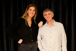 Guillemette Lelieur wird an der &bdquo;&Eacute;cole de l'Humour et des Arts Sc&eacute;niques&ldquo; von Schulgr&uuml;nder Ren&eacute;-Marc Guedj zur Comedian ausgebildet.
