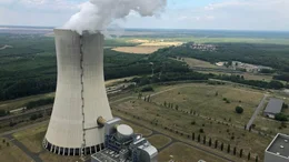 Die Abraumbr&uuml;cke F60 leistet die Vorarbeit f&uuml;r den Abbau von Braunkohle, indem sie Erde beseitigt.