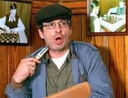Der einst ber&uuml;hmte Schachprofi David Blake (Robert Carradine) leidet an Verfolgungswahn.