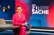 SWR ZUR SACHE! BADEN-WÜRTTEMBERG, "Politik - Debatte - Hintergrund". Das Politikmagazin fürs Land. Moderatorin Alexandra Gondorf. SWR ZUR SACHE! BADEN-WÜRTTEMBERG, "Politik - Debatte - Hintergrund". Das Politikmagazin fürs Land. Moderatorin Alexandra Gondorf.
