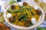 Fatmas Couscous f&uuml;r das abendliche Fastenbrechen ist zubereitet.