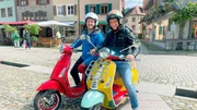 Zenglein und Vespaverleiher Andreas Bick in Staufen.