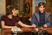 Paige Spara (Lea Dilallo), Freddie Highmore (Dr. Shaun Murphy).