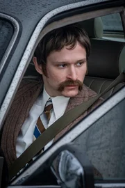 Die idealistische Anw&auml;ltin Barbara Hug hat sich dem Kampf gegen das r&uuml;ckst&auml;ndige Schweizer Strafvollzugssystem der 80er-Jahre verschrieben. In Walter St&uuml;rm (Joel Basman), dem als "Ausbrecherk&ouml;nig" international bekannten Kriminellen, findet sie einen unerwarteten Verb&uuml;ndeten &ndash; und sogar ein bisschen mehr.