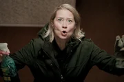Ditte Jensen (Trine Dyrholm) ist in Rage, nachdem ihr Gem&uuml;segarten von Sch&auml;dlingen befallen wurde.