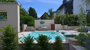 Erfrischung gef&auml;llig? Gerade in den hei&szlig;en Sommermonaten tr&auml;umen viele Eigenheimbesitzer vom eigenen Swimmingpool.